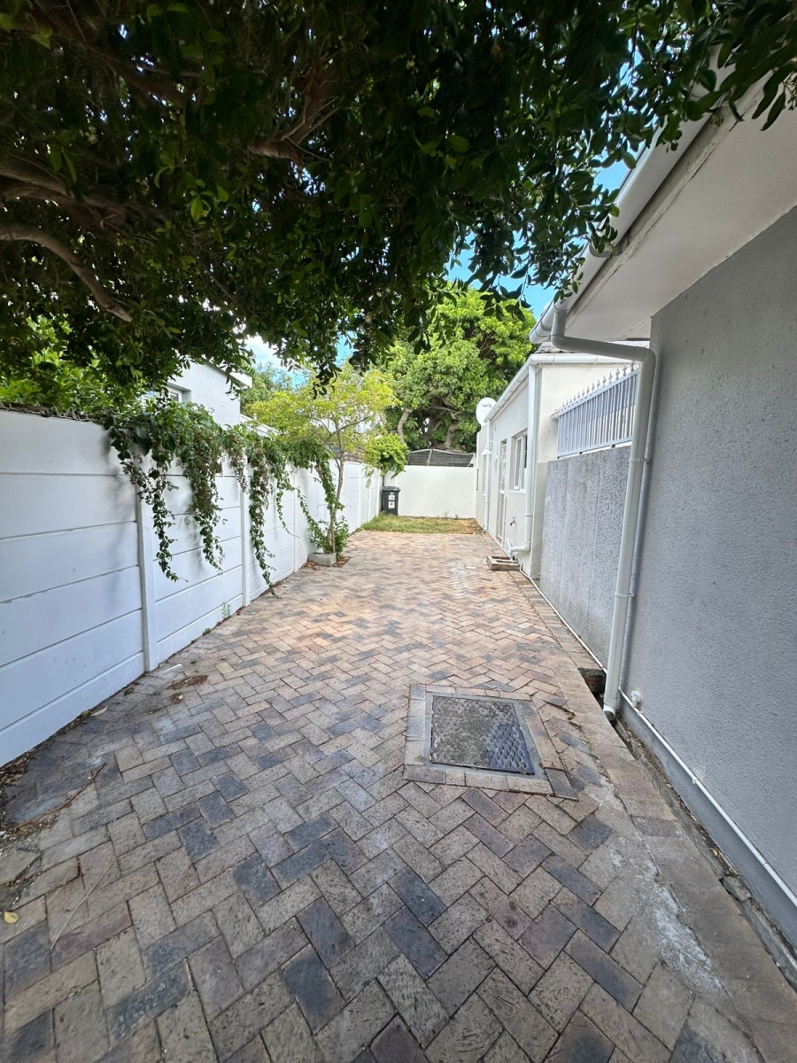 To Let 1 Bedroom Property for Rent in Harfield Village Western Cape